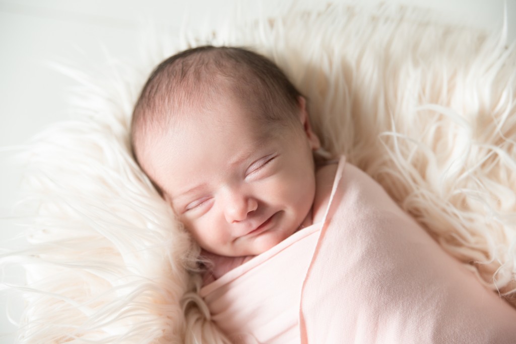 Bebe Sourit Aux Anges Photographe Oise Seine Et Marne Grossesse Bebe Nouveau Ne Et Famille